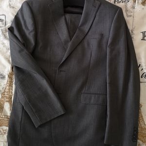 Like New Calvin Klein Slim Fit Gray Suit 44R